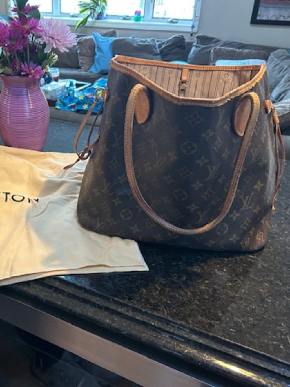 Louis Vuitton never full BAG